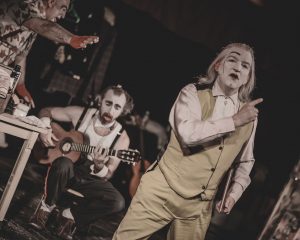 Les clowns chantent leurs plus belles chansons - Photo Gilles Dantzer