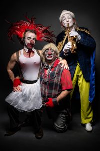 Le trio de clowns se lâche - photo Christophe Frossard-Alfonsi